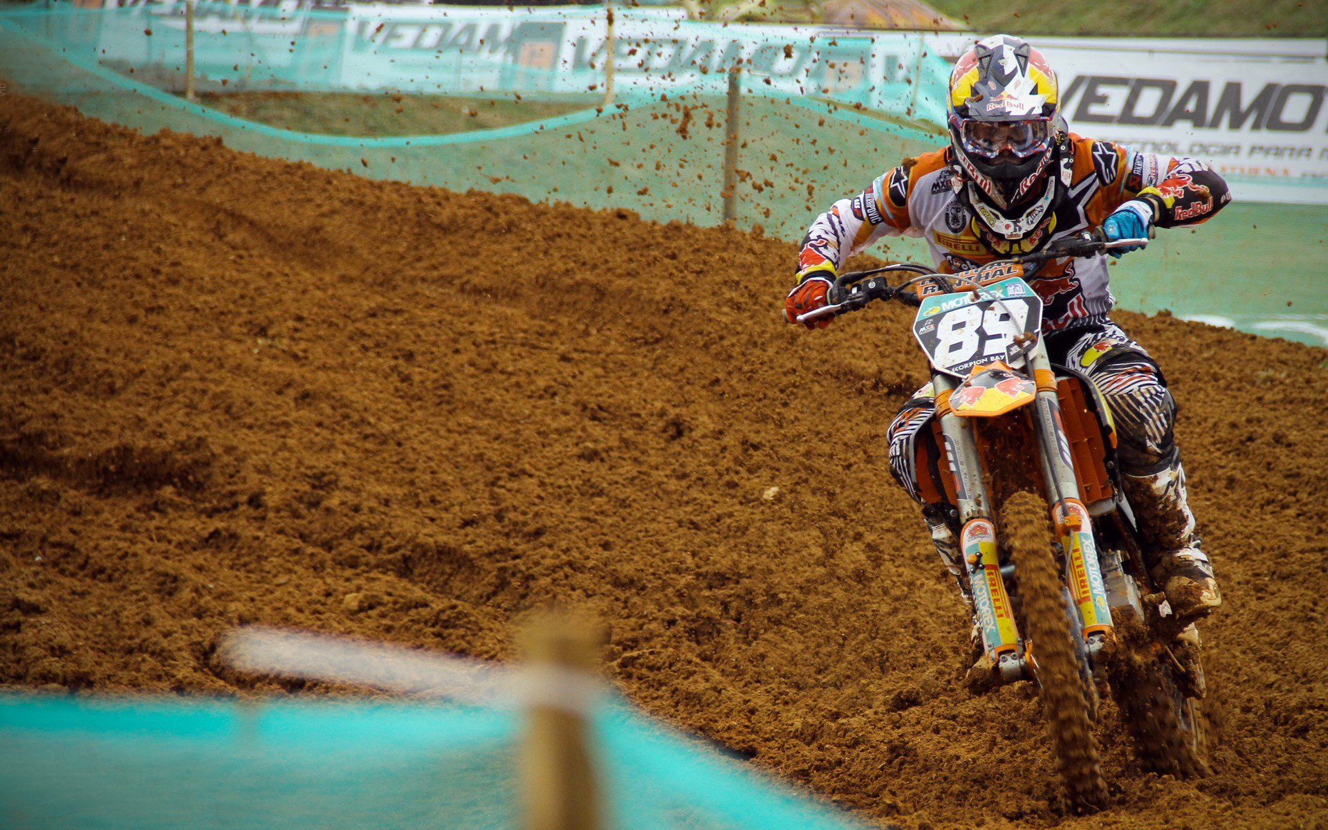 迪巴拉魔幻舞步撕裂钢铁防线,秘鲁决胜时刻气走威尔士